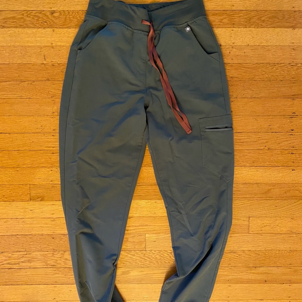 Figs Women's Green Joggers with Red Tie